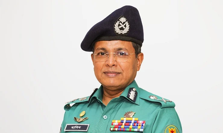 সাবেক ডিএমপি কমিশনার হাবিবুর রহমানের বিরুদ্ধে গ্রেপ্তারি পরোয়ানা